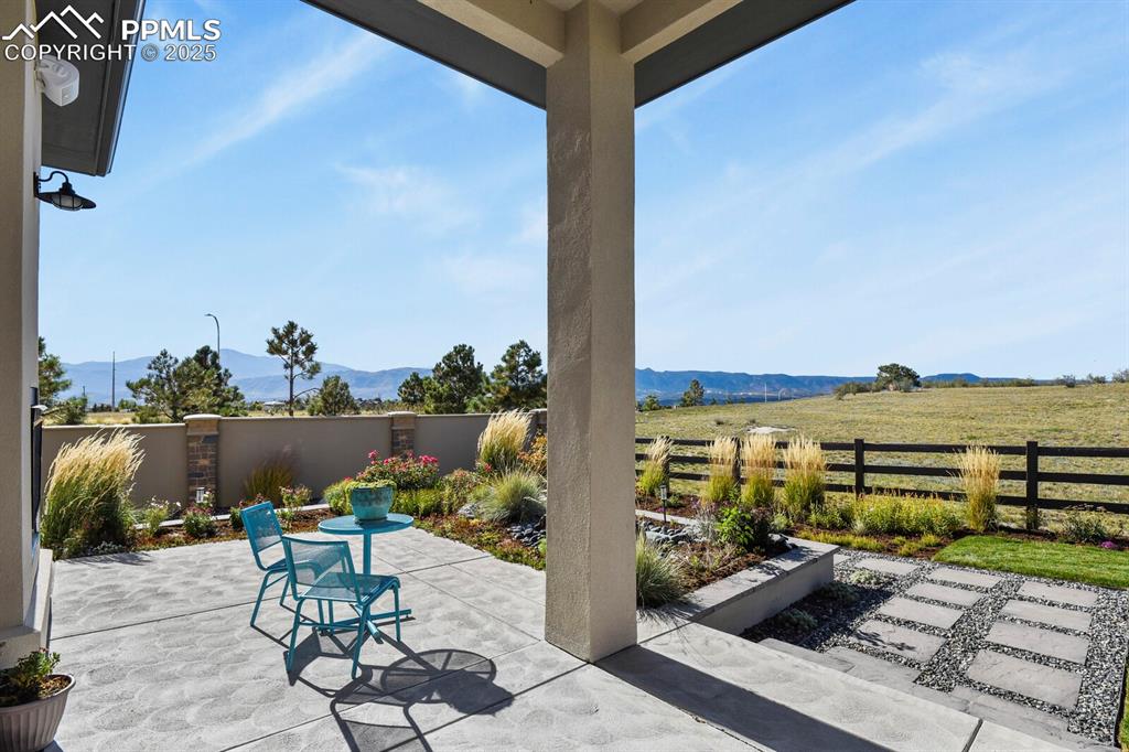 Unobstructed views of Pikes Peak from your back patio 