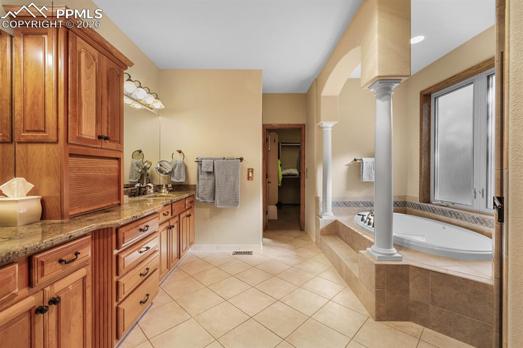 5-piece primary/master bathroom