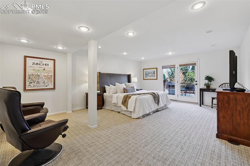 Large main level flex space. Can be a den, office or bedroom 