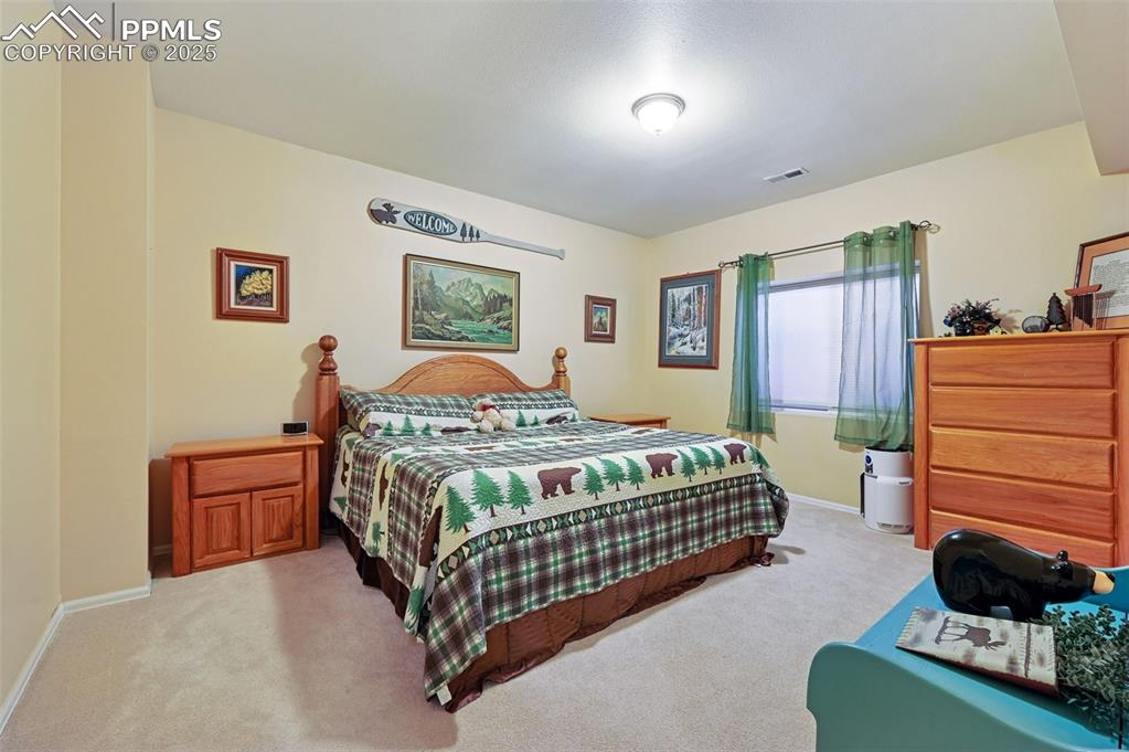 Basement bedroom, full basement bathroom offers great guest space