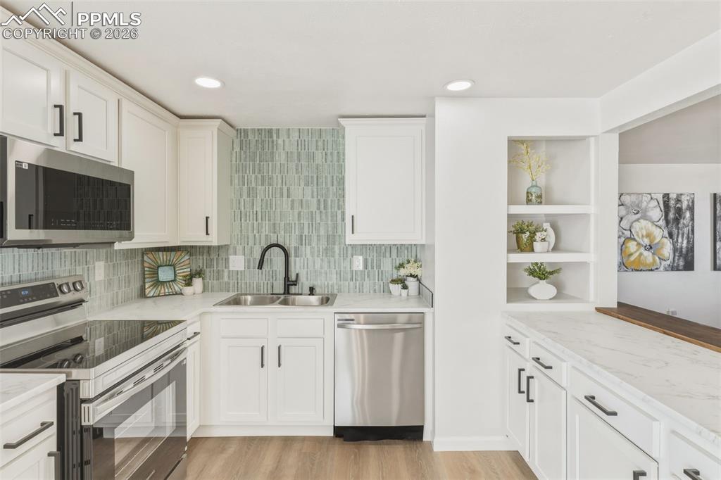 Designer kitchen with tile backsplash