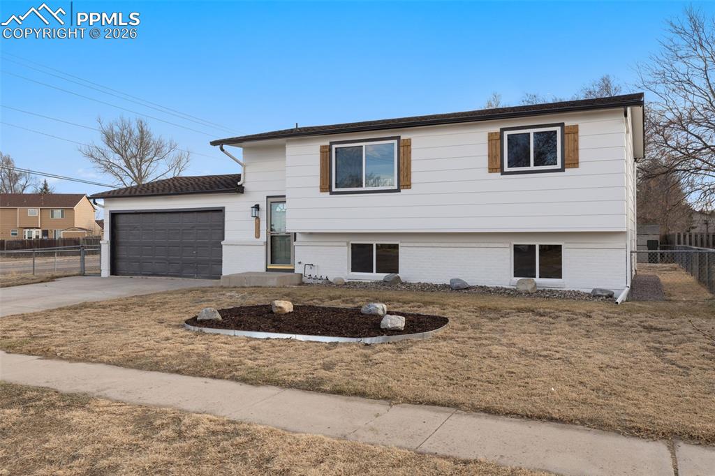 596 Corte Hermosa photo 3