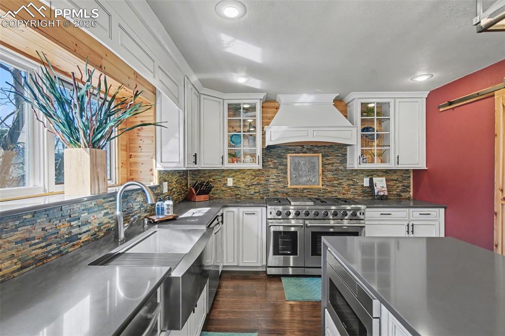 Quartz Counter Tops, Stainless Steel Appliances