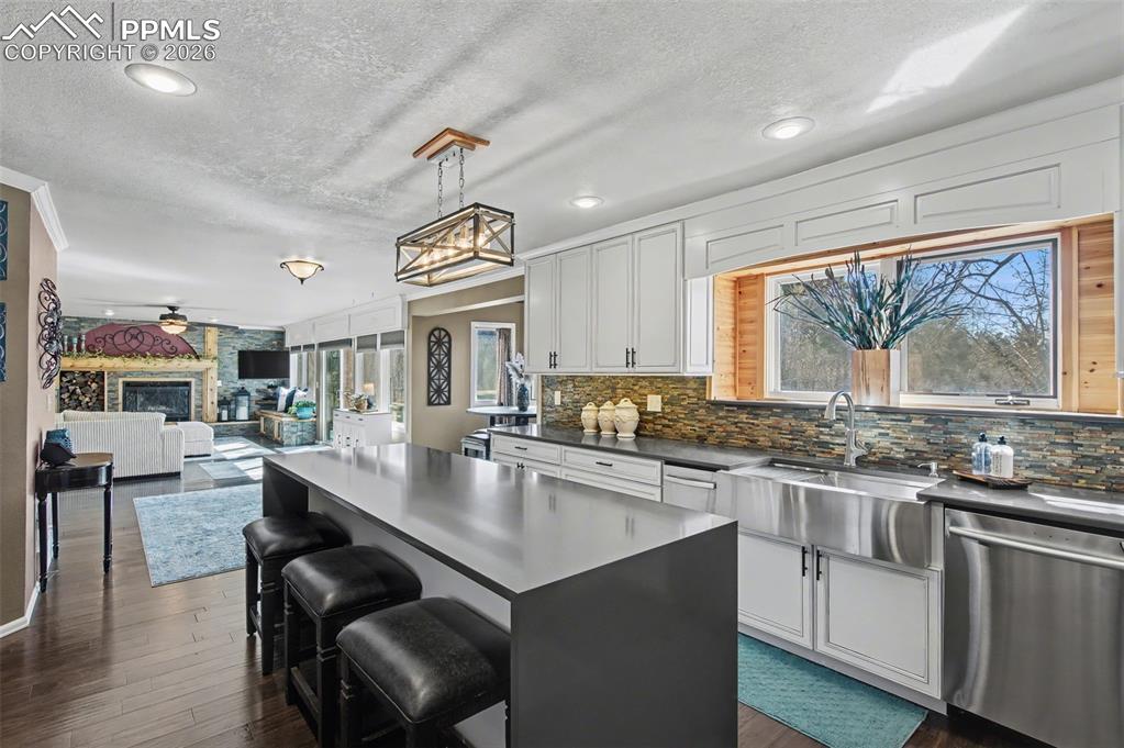 Farm sink, stacked stone accents.