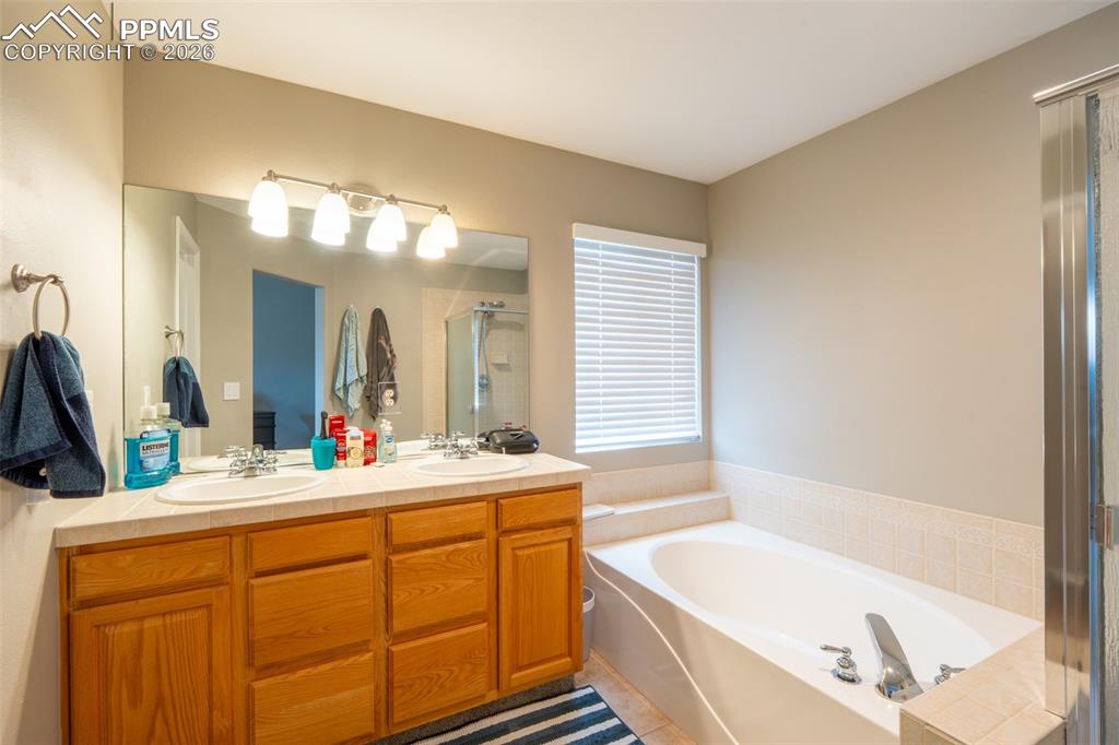 Primary 5 piece bathroom (2) with partitioned toilet - upper floor