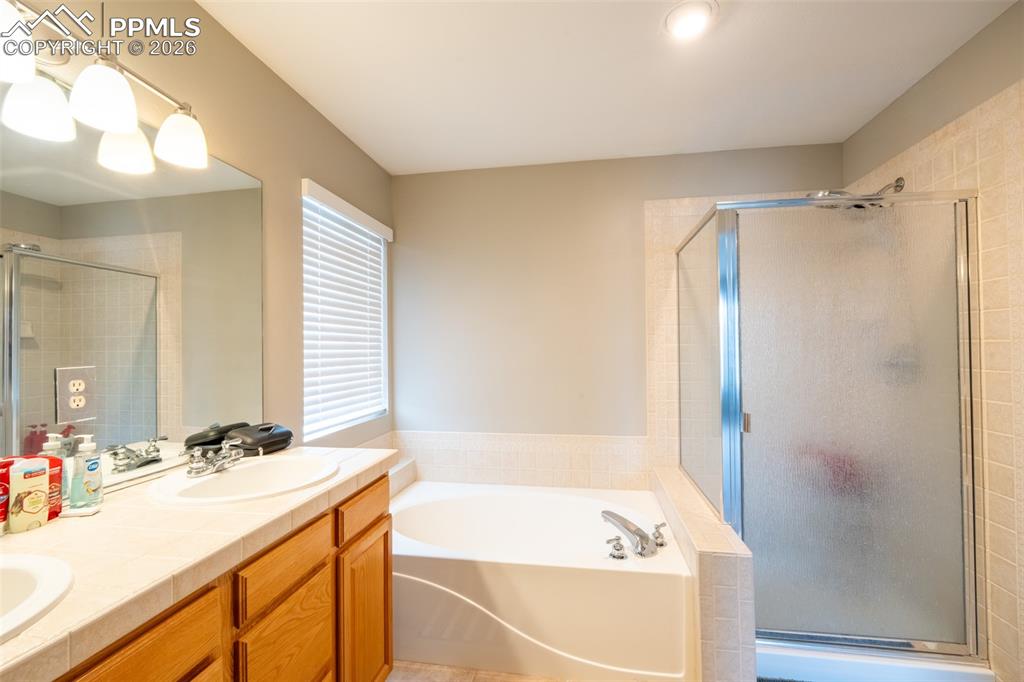 Primary 5 piece bathroom (2) with partitioned toilet - upper floor