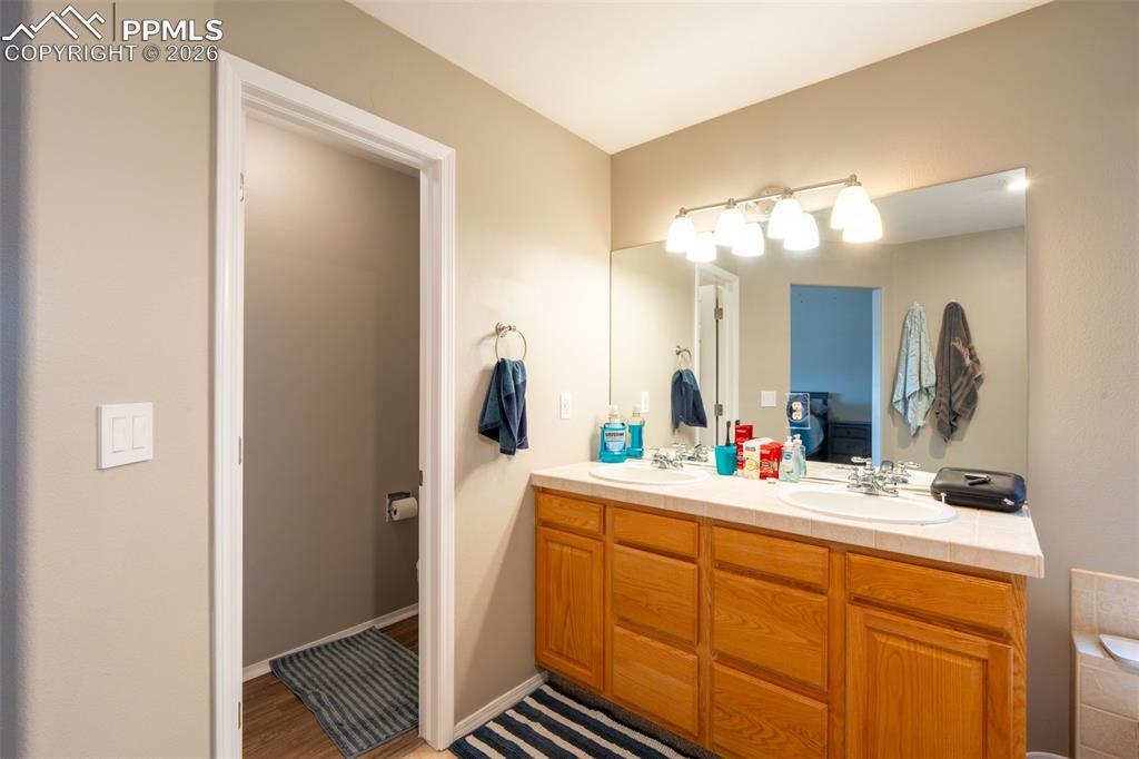 Primary 5 piece bathroom (2) with partitioned toilet - upper floor