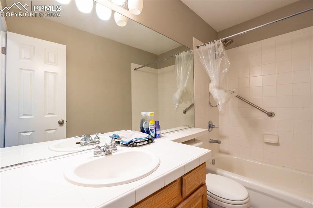 Full bath (3) - upper floor