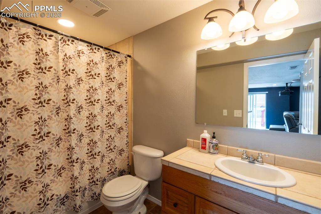 Full bath (4) - basement