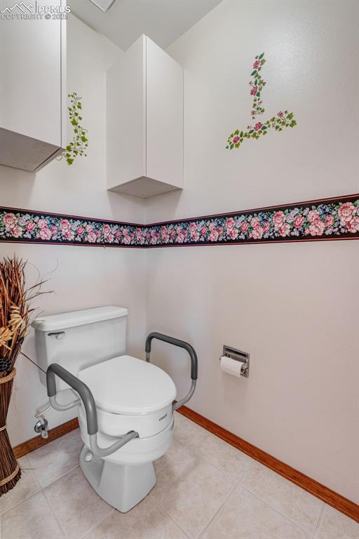 Water closet off the primary bathroom. 