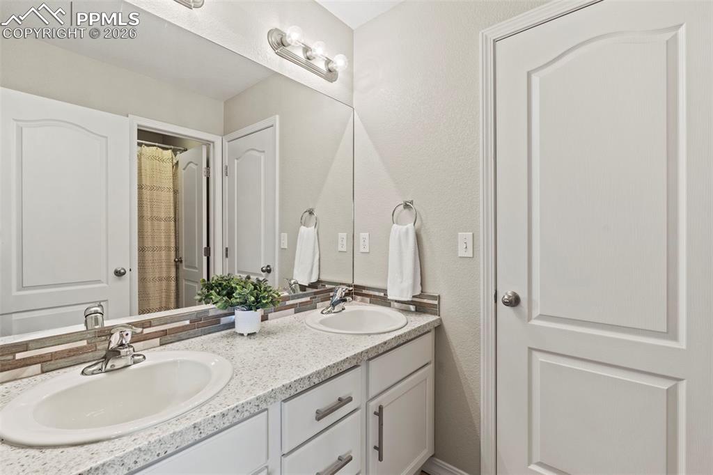 7525 Stetson Highlands Drive