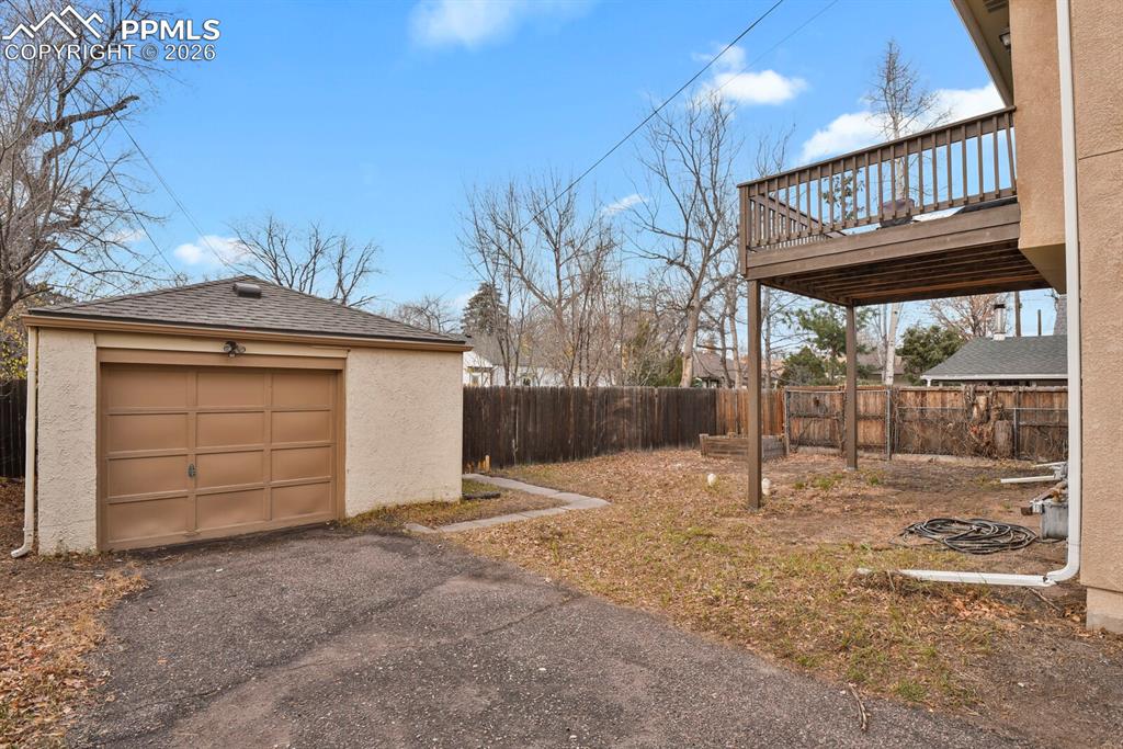 1 car detached garage