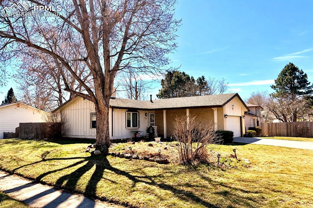 3275 E Parade Circle