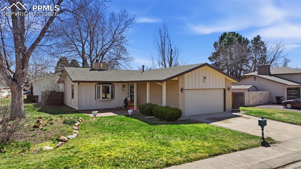 3275 E Parade Circle photo 2