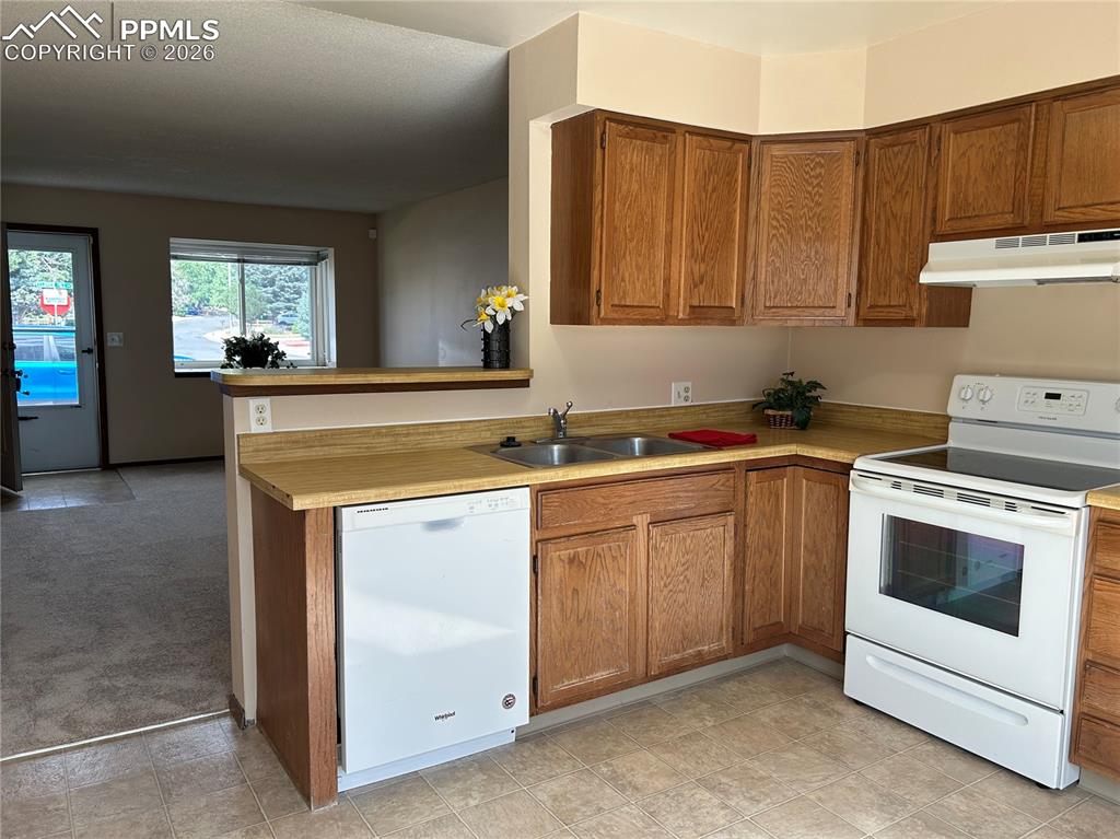 7612 Clover Hill Drive photo 3