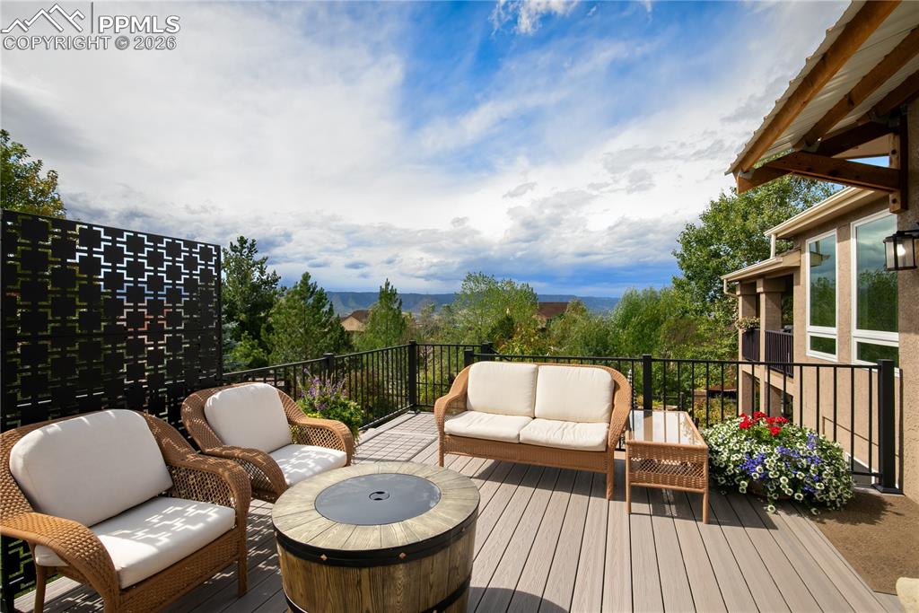 Newer composite 15 x 16 deck with awning