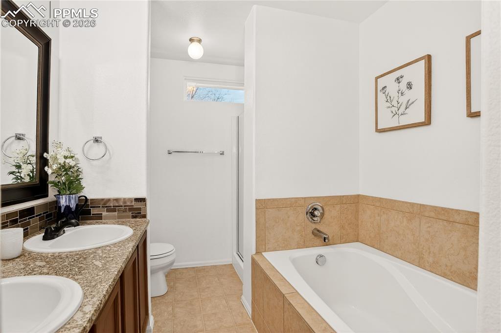 Ensuite Primary Bathroom