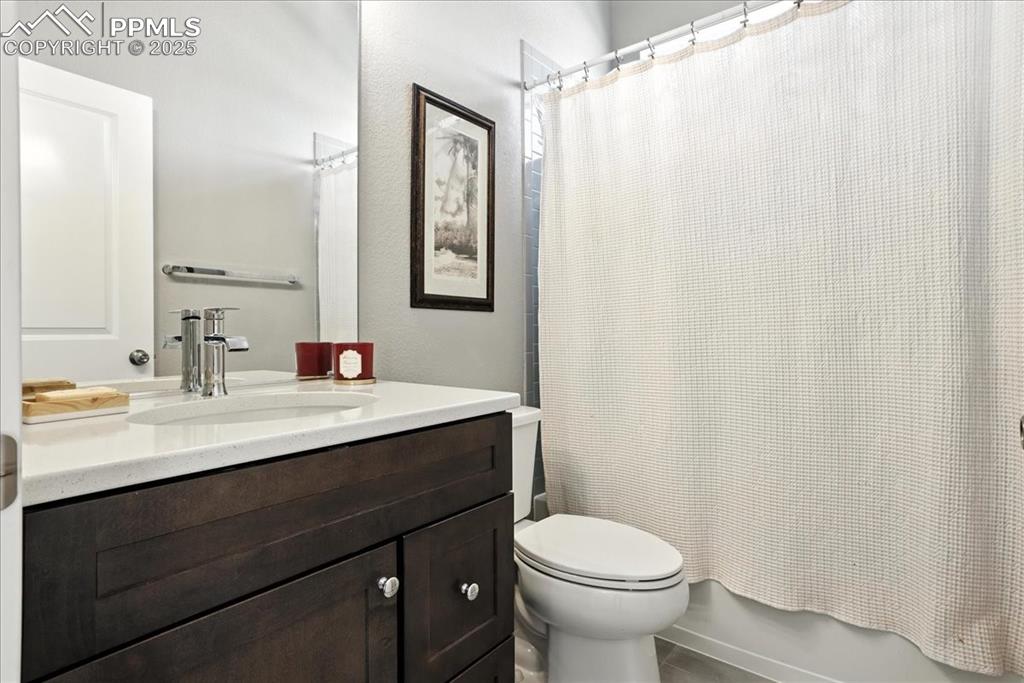 Bathroom with vanity and shower / bathtub combination with curtain