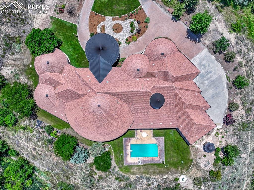 A birds eye view of that incredible roof line!