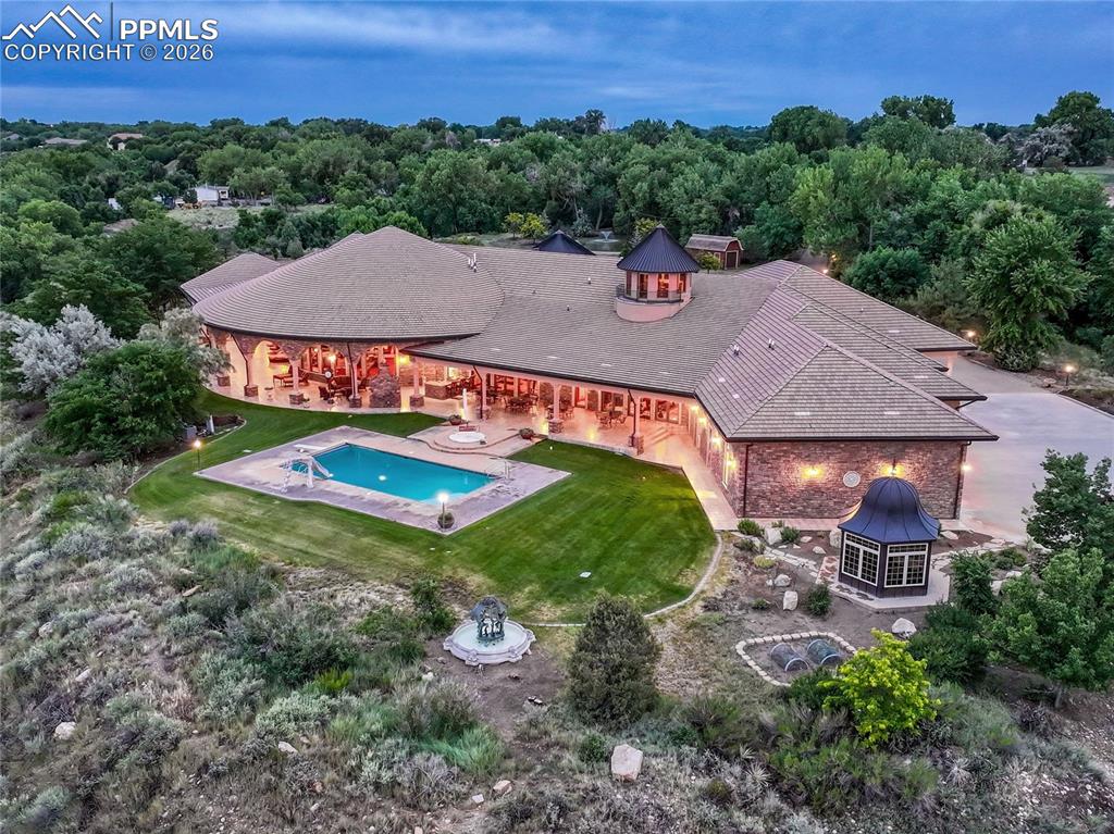 Enjoy every season at St Charles Mesa Estate.