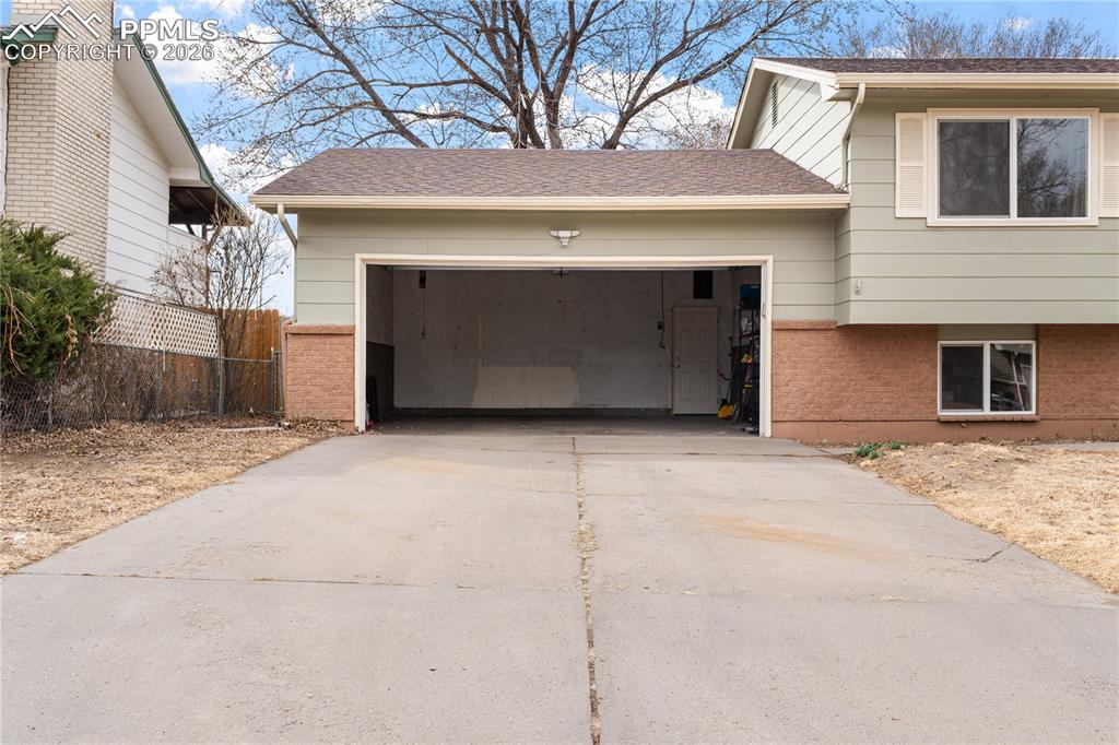 823 Squire Street photo 3