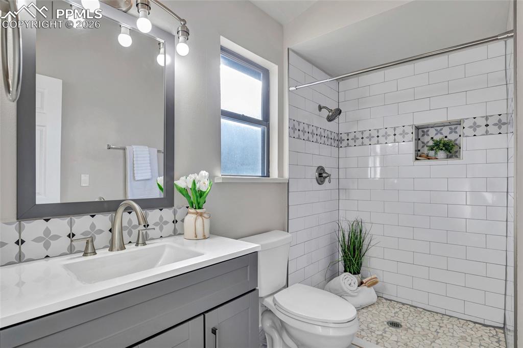 Private bath off 2nd bedroom