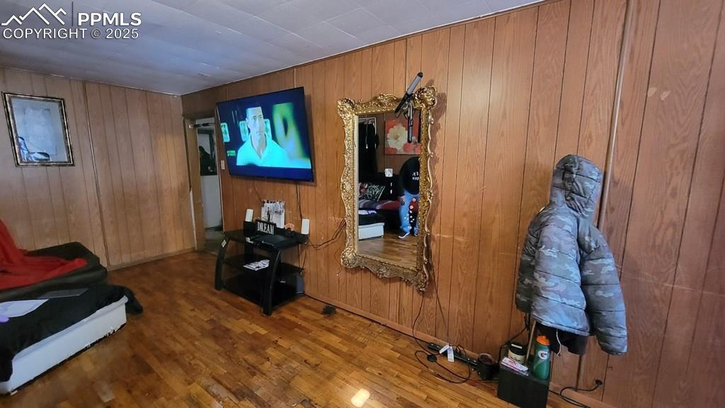 915 E River Street photo 2