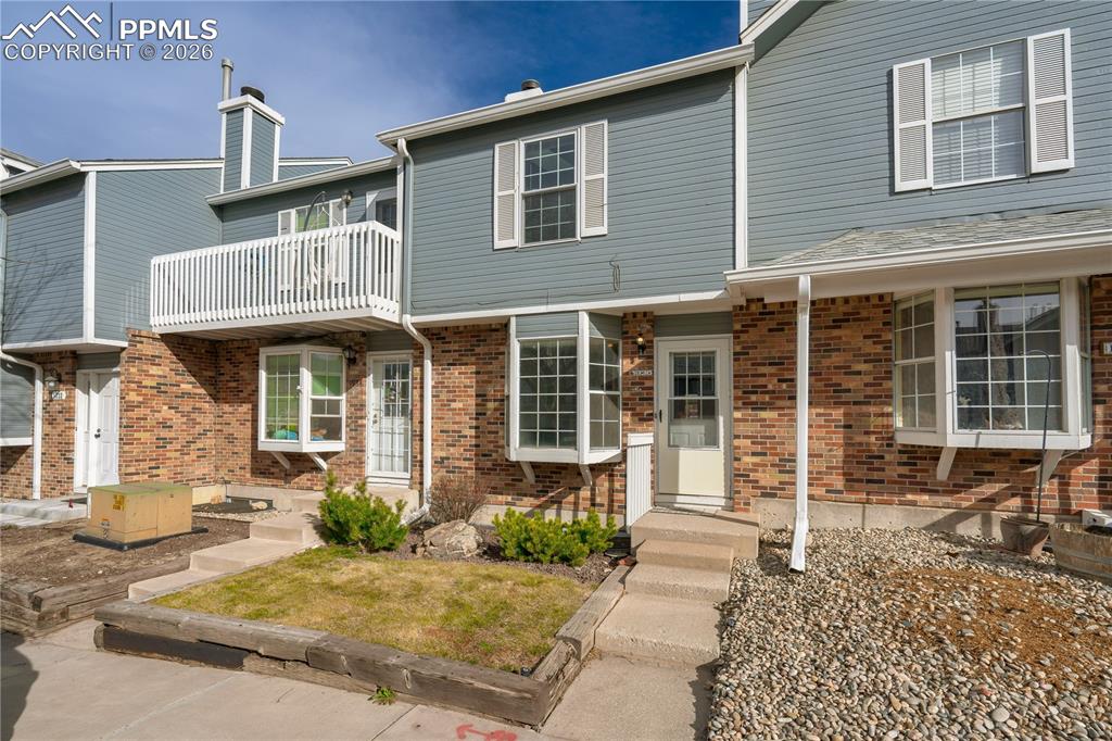 1936 Giltshire Drive photo 2