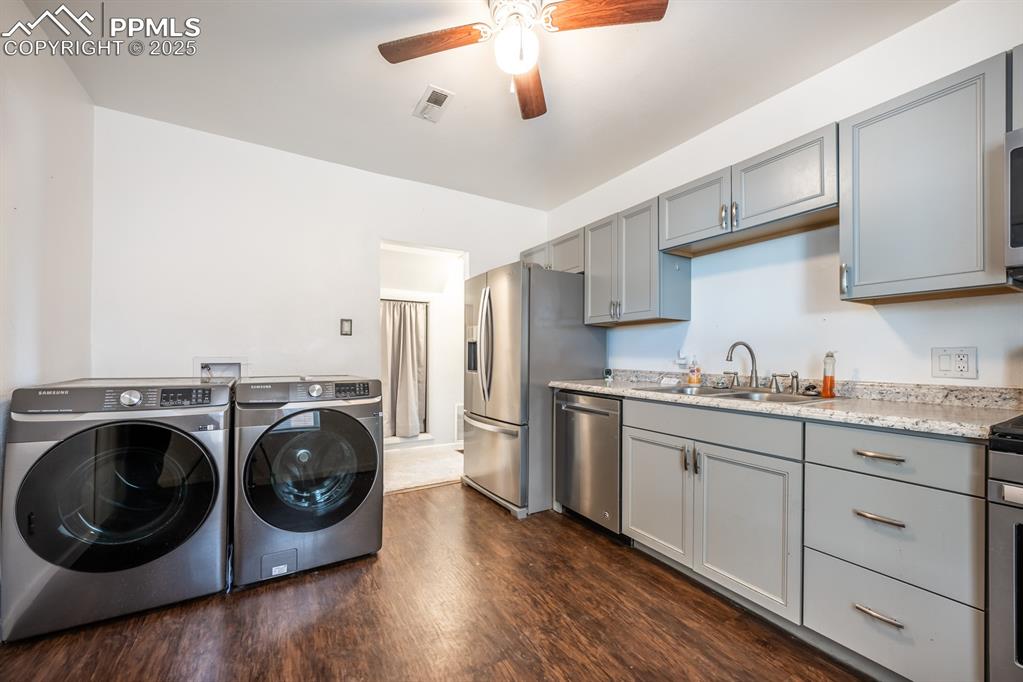 829 E 3rd Street photo 3