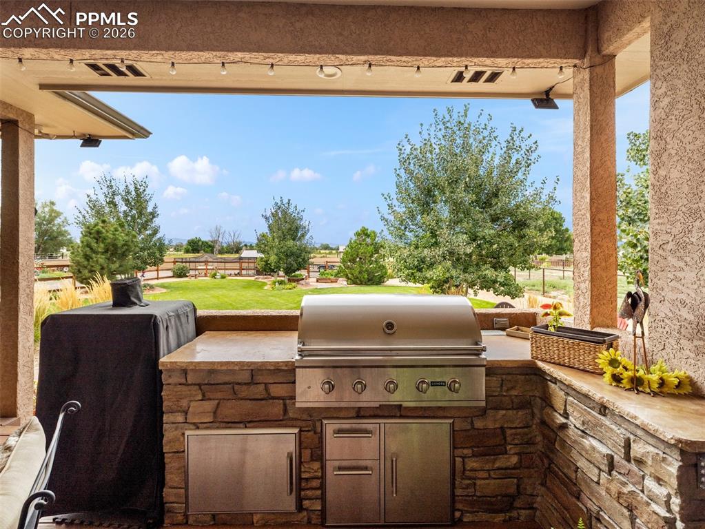 Outdoor Kitchen