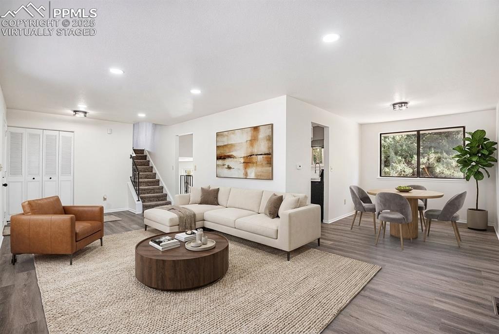 6075 Castlewood Lane photo 3