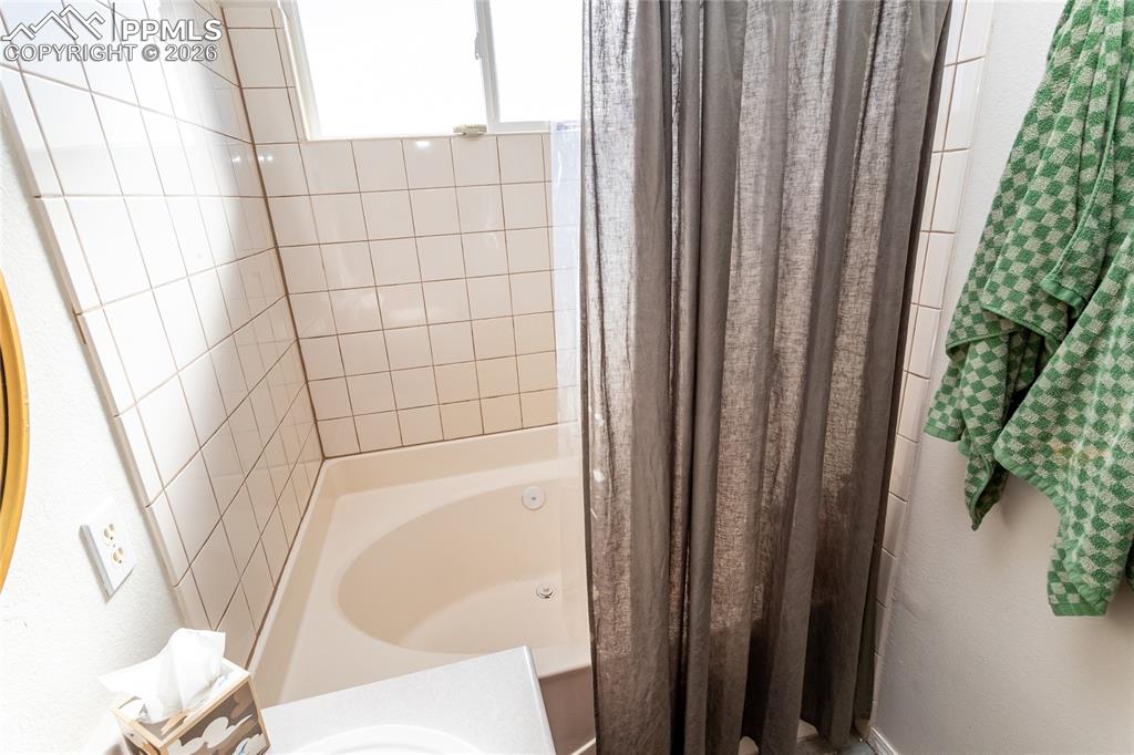 Lg Garden Tub/Shower