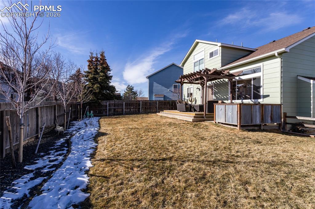 Lots of room for garden, pets or play!