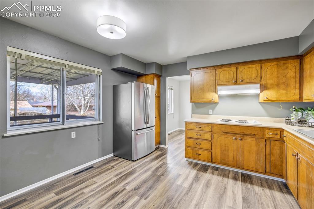 Updated appliances, paint and flooring