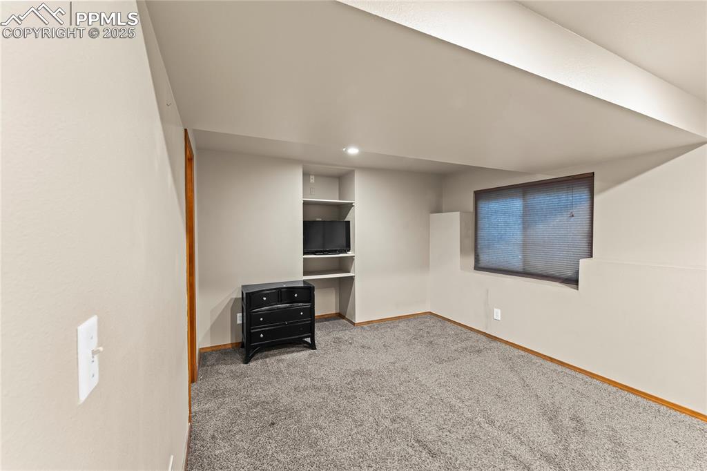 Basement bedroom with en-suite