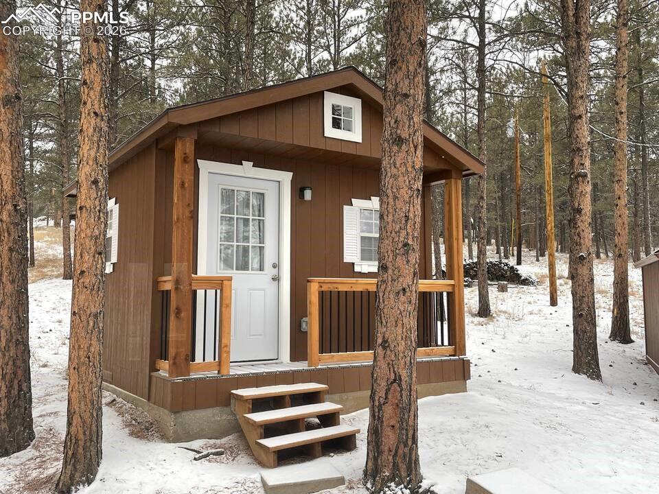 The property also features an outdoor-access bunkhouse!