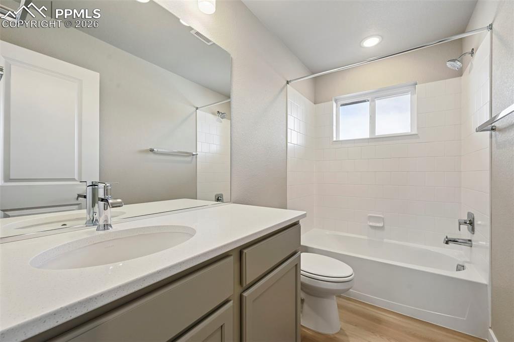 Secondary full bathroom on main floor 