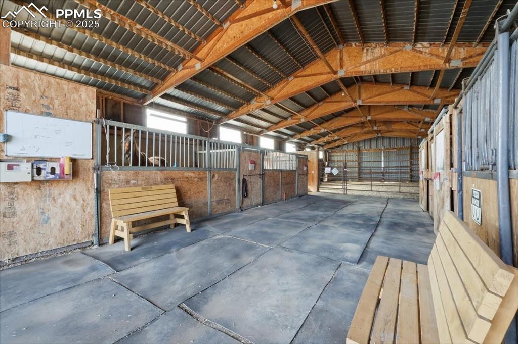 Center barn stalls