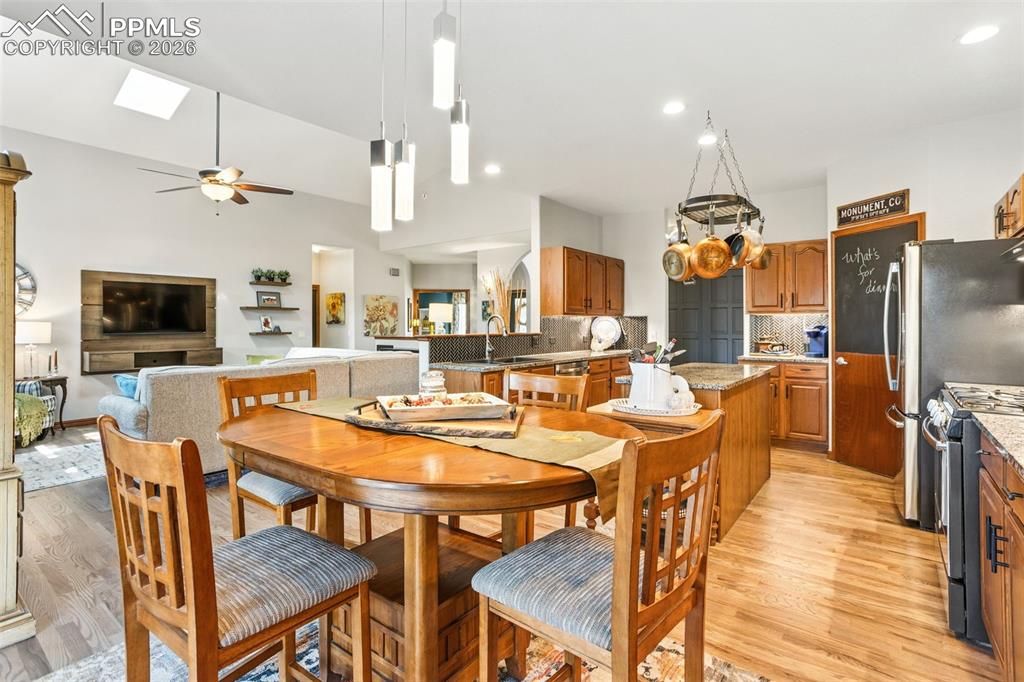 Eat-in space in kitchen for casual dining