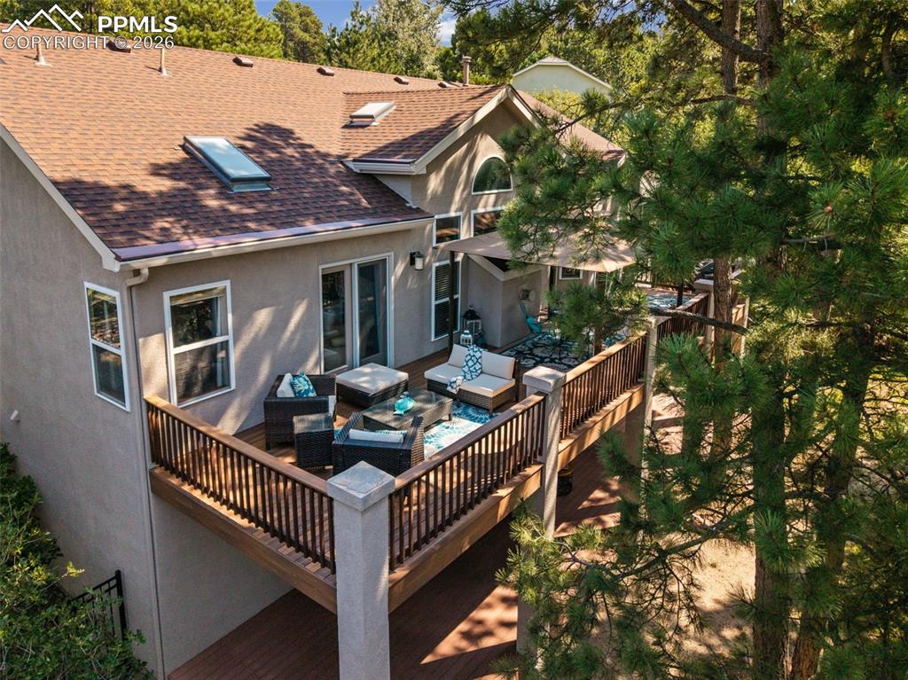 upper back deck is 45' x 12'