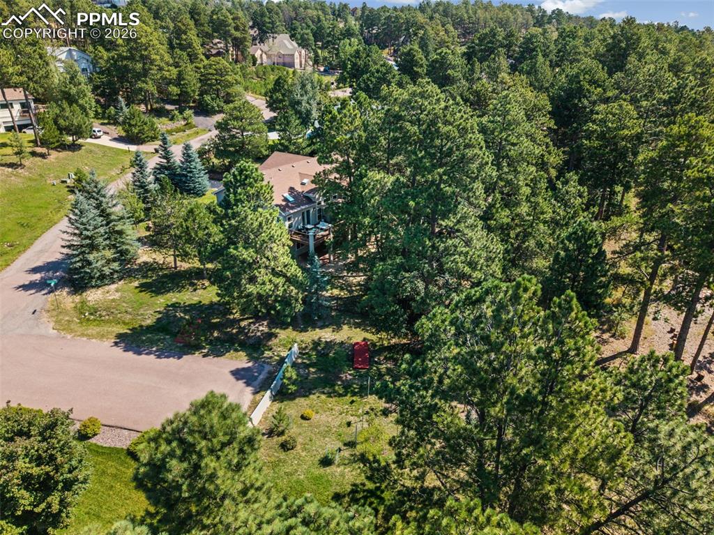 Doewood Dr ends here so no through traffic.  