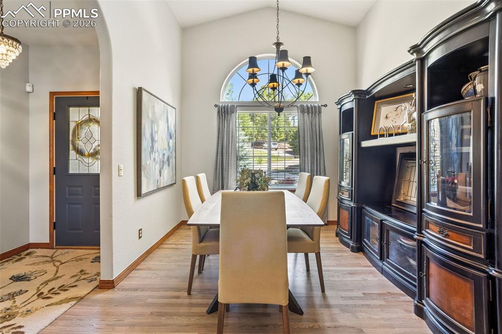 Formal dining room w/vaulted ceiling & arched window add elegance