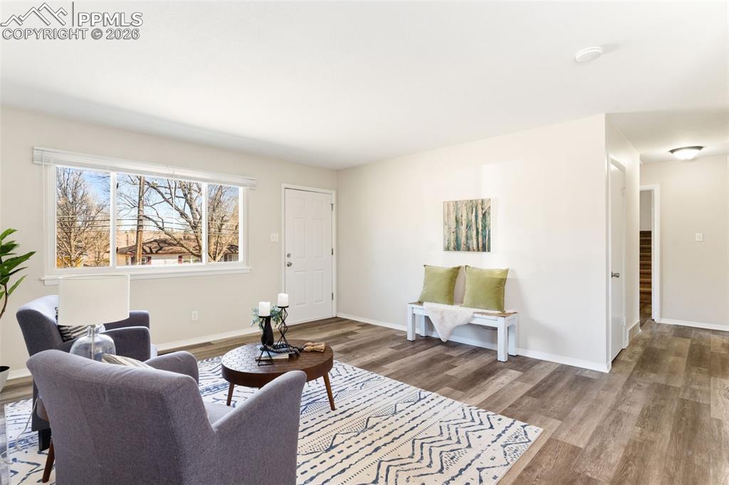 1728 N Chestnut Street photo 2