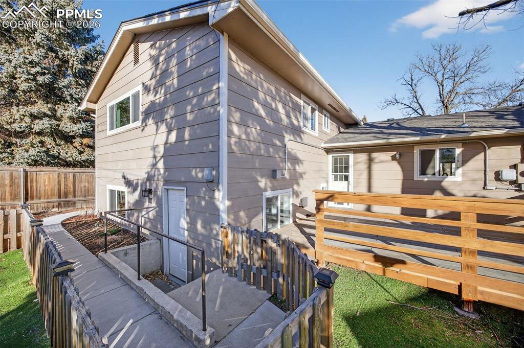 Own side entrance and yard space/garden