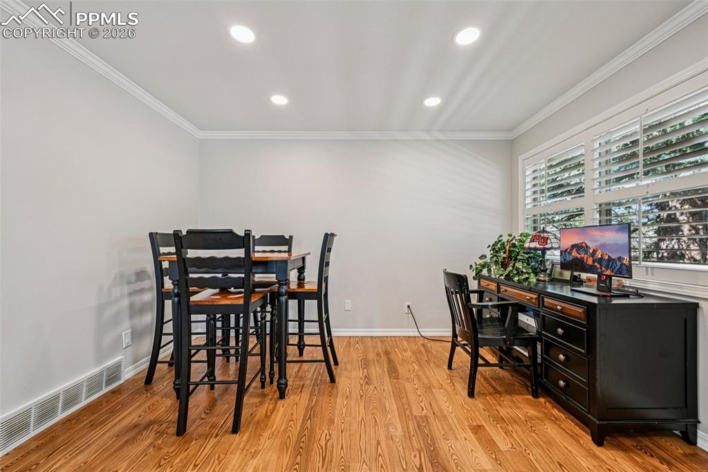 Bonus Dining Nook off of Living Room