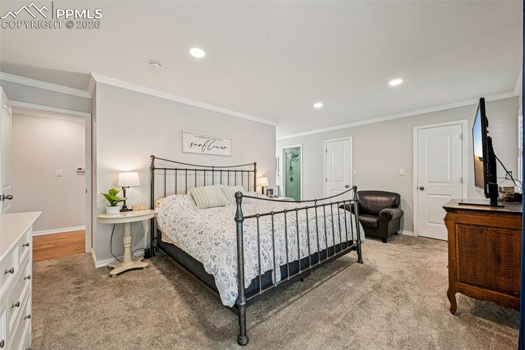 Crown molding, ensuite bath and double walk-in closets