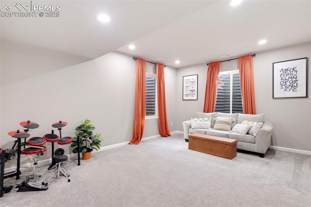 Living area featuring carpet and recessed lighting