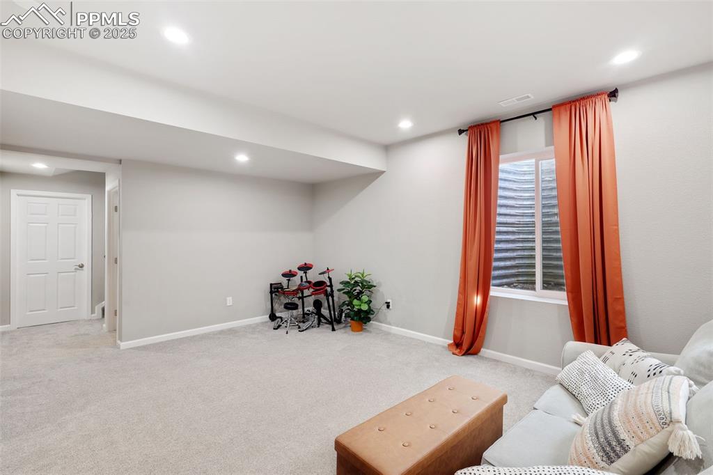 Living area featuring carpet flooring and recessed lighting