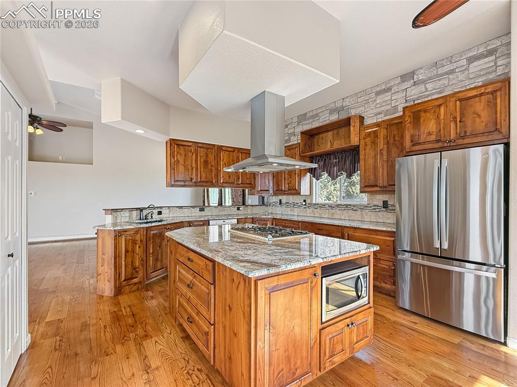 Beautiful kitchen with granite counters