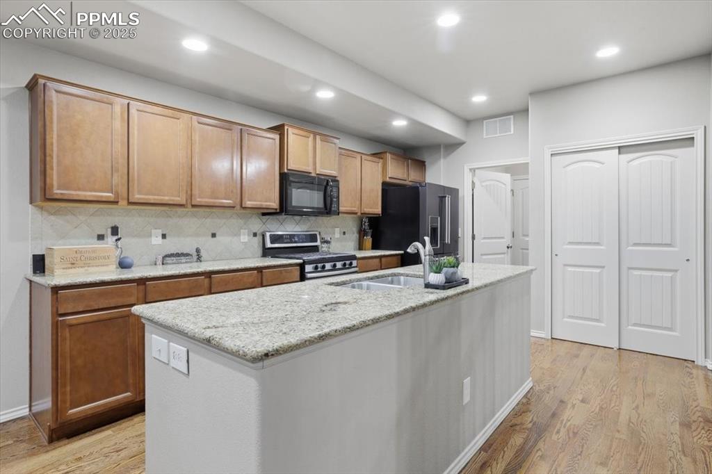 Granite countertops, a tile backsplace and an undermount sink make this kitchen easy to enjoy!